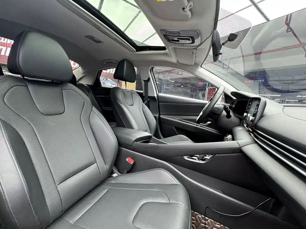 Hyundai Elantra — миниатюра 20