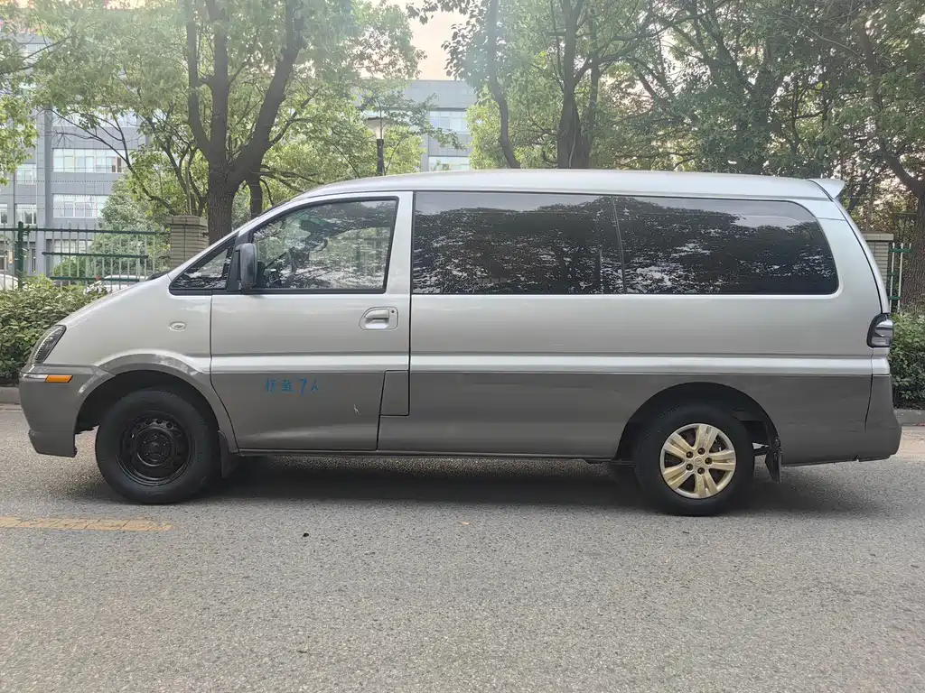 Forthing Lingzhi M3L 1.6L 7 seats Comfort Type, фото 3