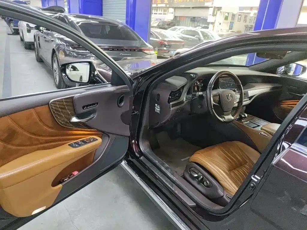 Lexus LS — миниатюра 4