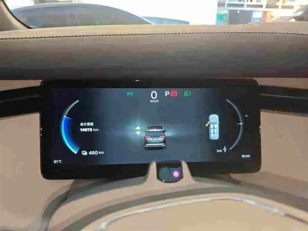 Volvo EM90 — миниатюра 6
