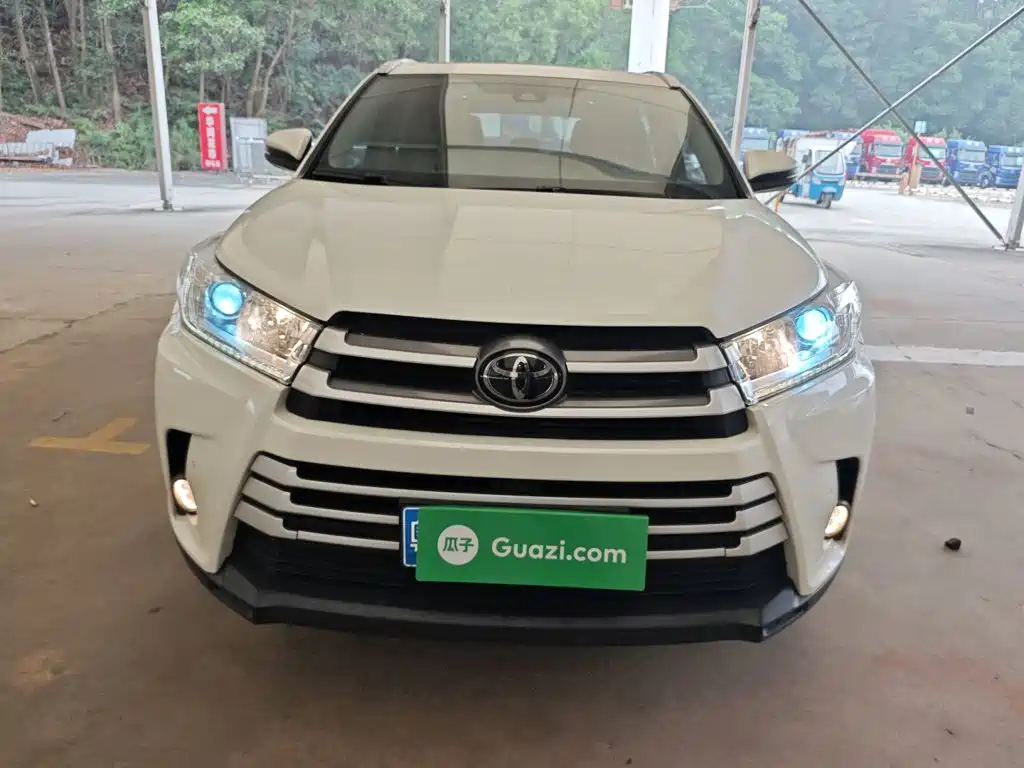Toyota Highlander 2018 2.0T Luxury 7 мест V