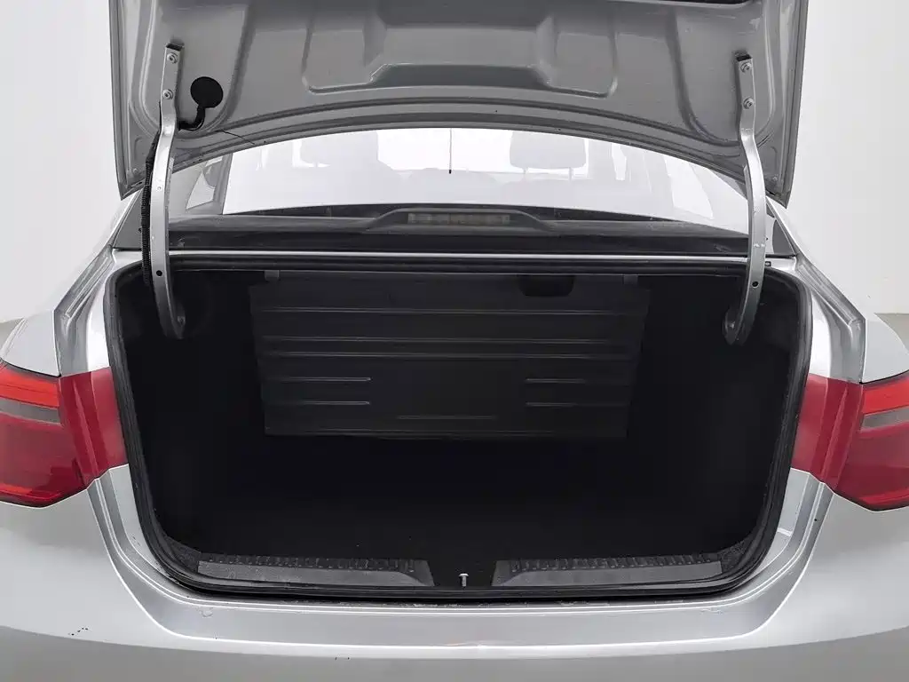 Volkswagen Jetta — миниатюра 16