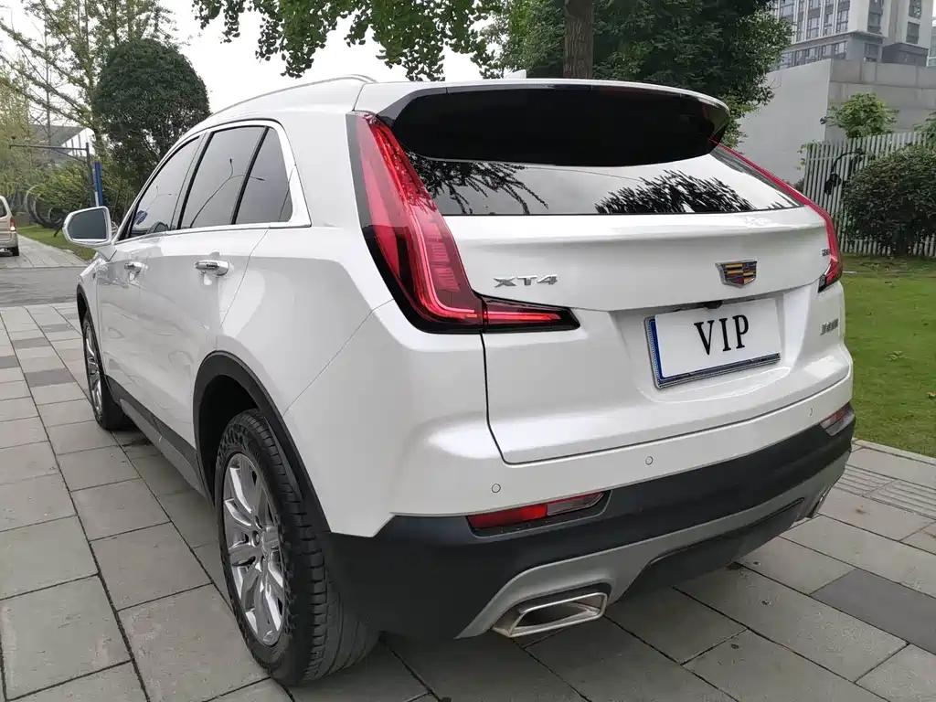 CADILLAC XT4