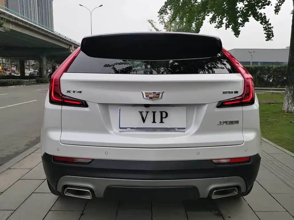 CADILLAC XT4