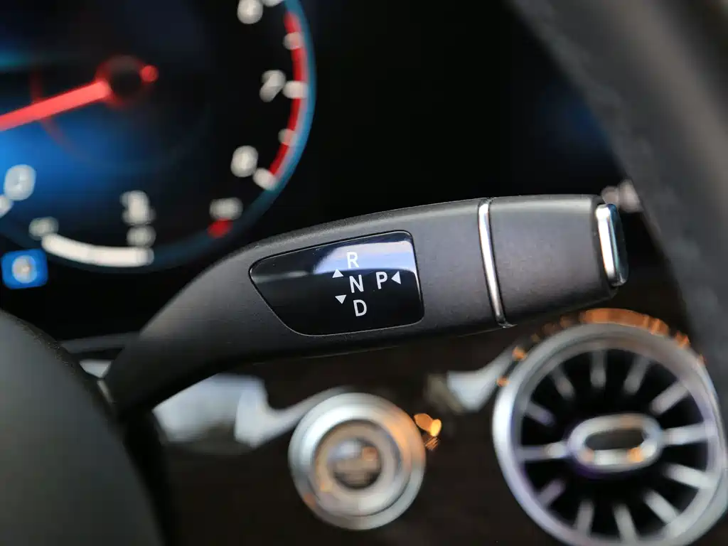 Mercedes-Benz E-Class (Import) — миниатюра 8
