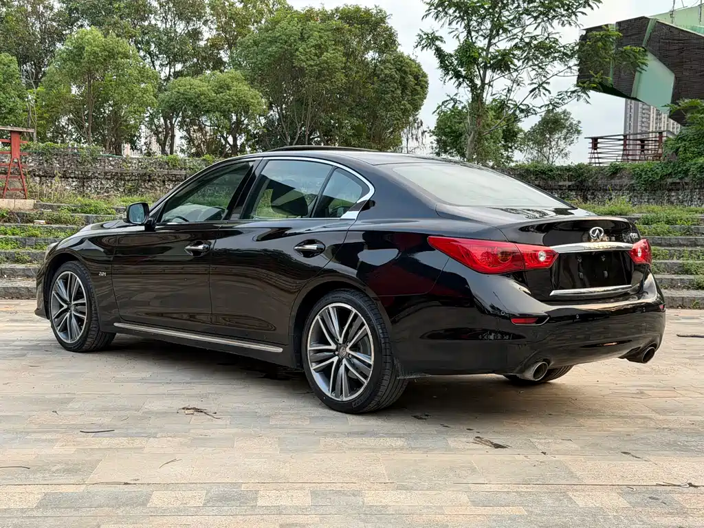 Infiniti Q50L 2015 2.0T Sport