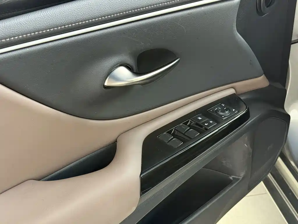 Lexus ES — миниатюра 13