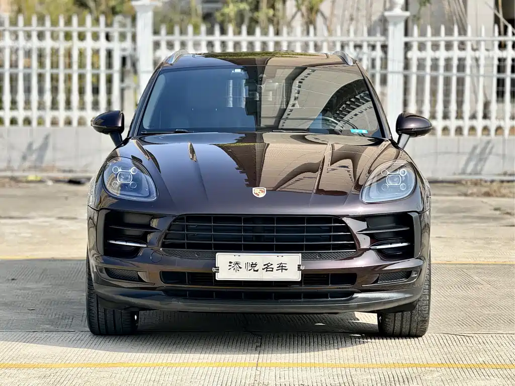 PORSCHE MACAN