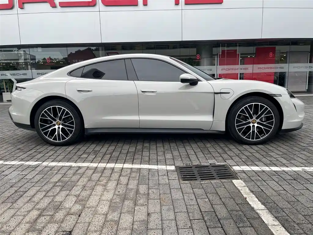 Porsche Taycan 2022 Taycan