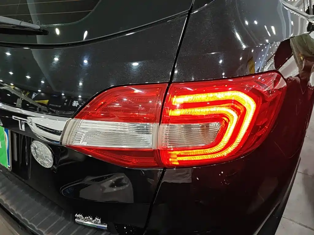 Ford Everest — миниатюра 8