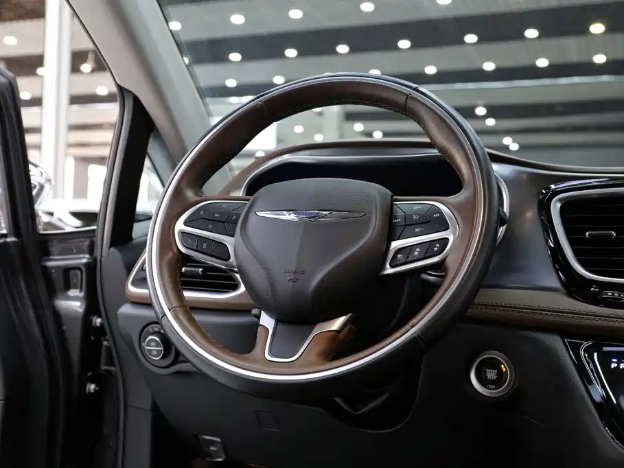 Chrysler Grand Voyager (Import) — миниатюра 12
