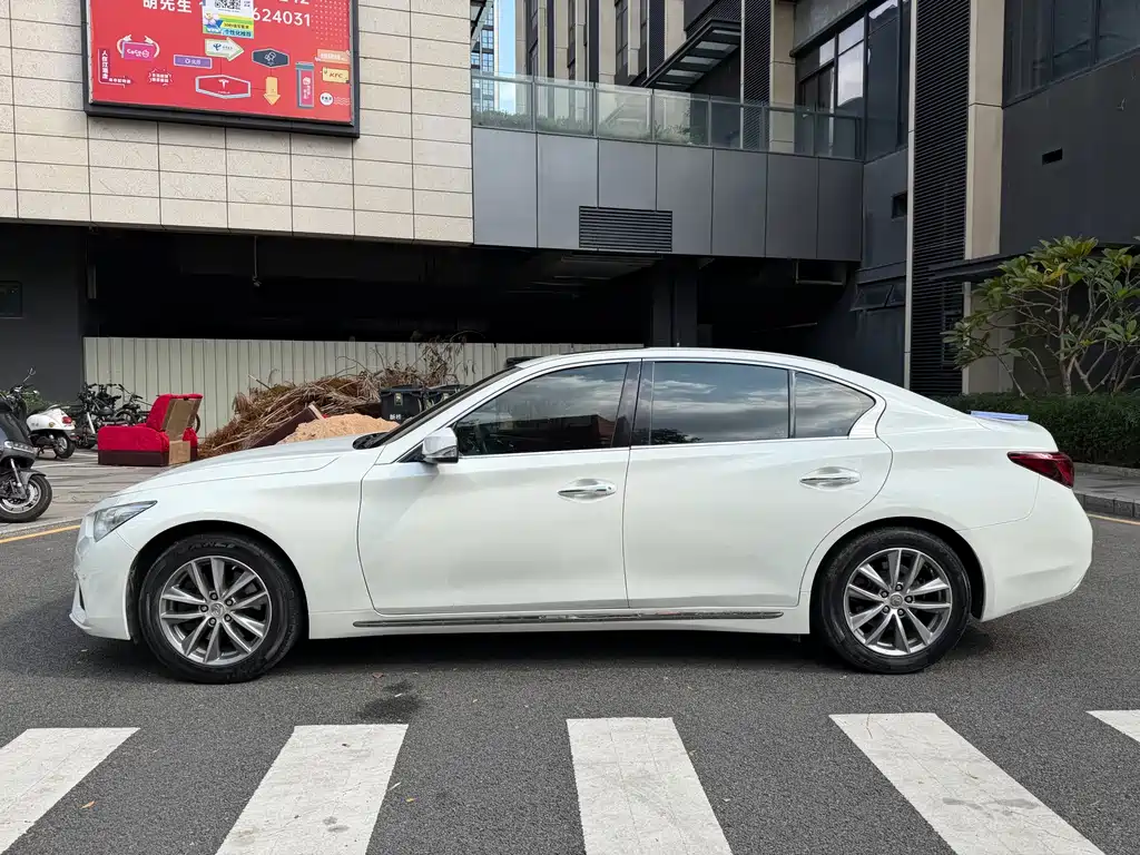 INFINITI Q50L