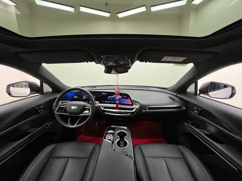 Cadillac Lyriq — миниатюра 19