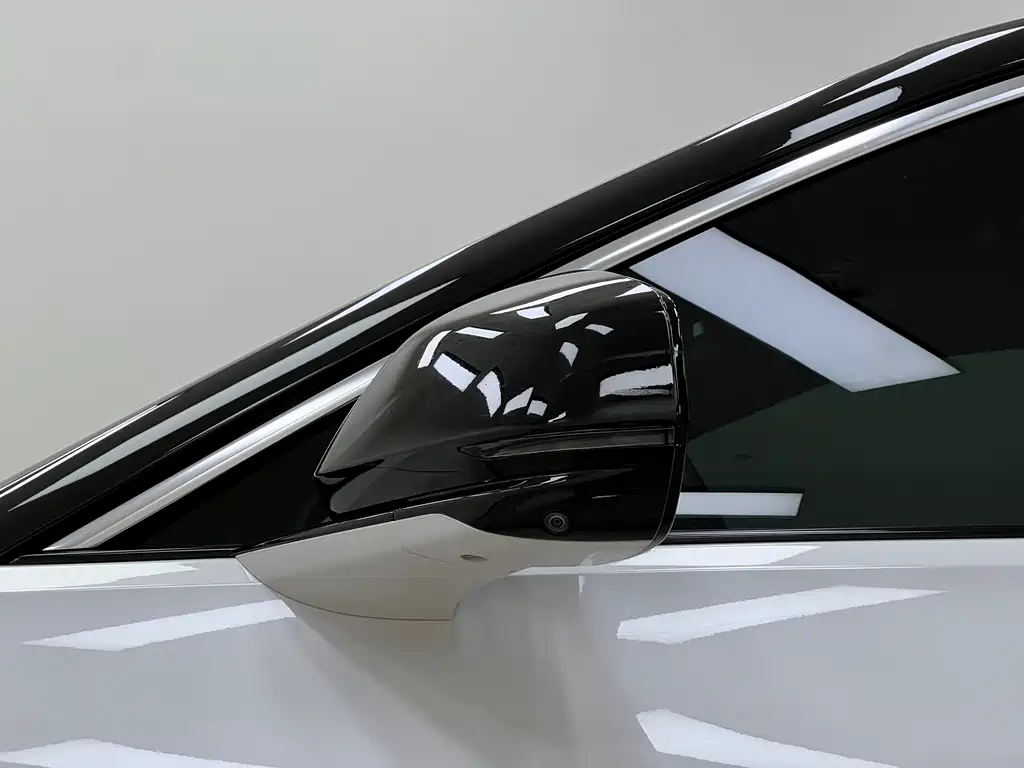 Cadillac Lyriq — миниатюра 11