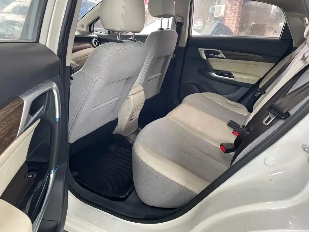 BAIC EU5 — миниатюра 3