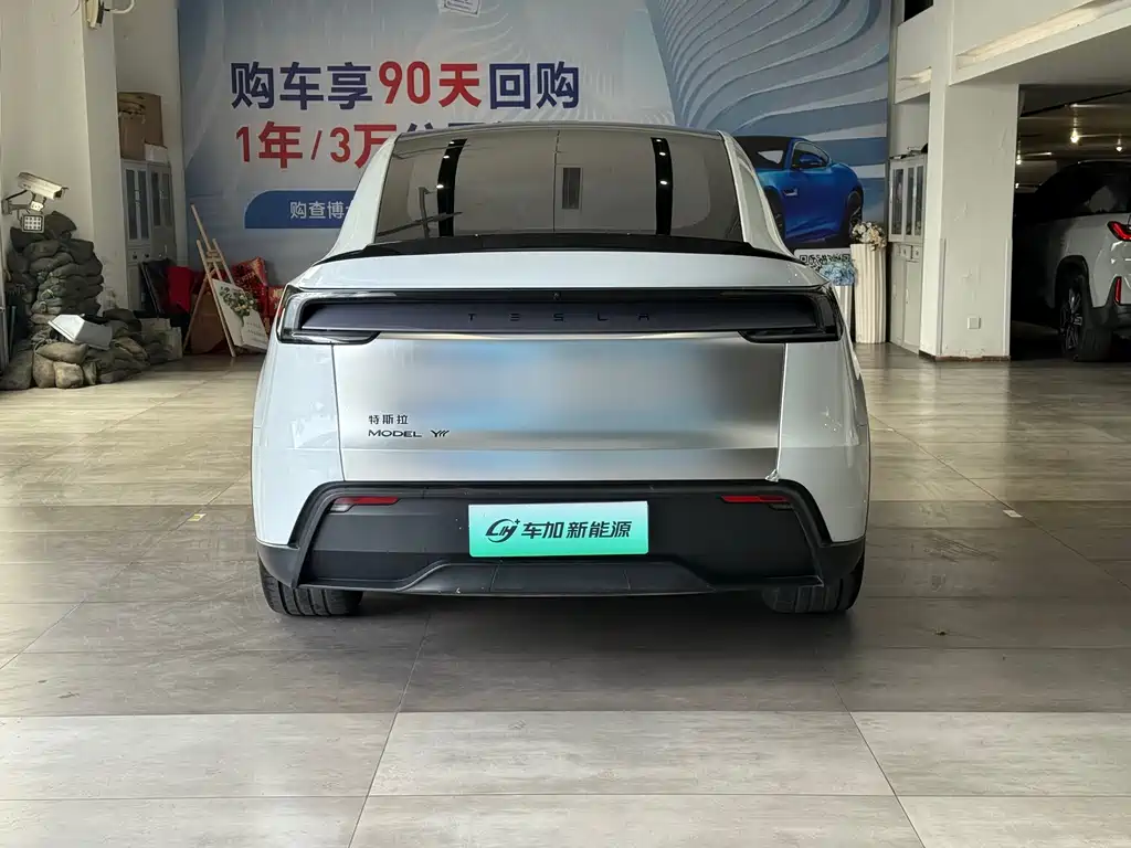 Tesla Model Y L — миниатюра 9