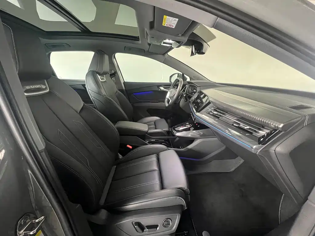 AUDI Q4 E TRON