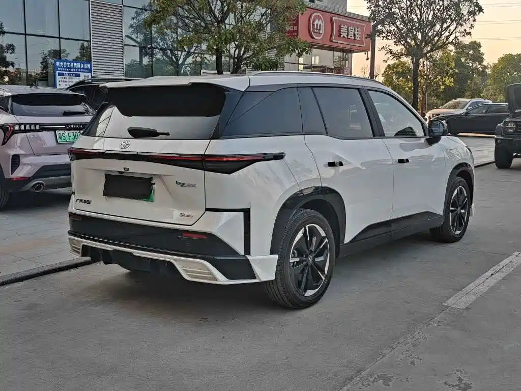 Toyota bZ3X — миниатюра 8