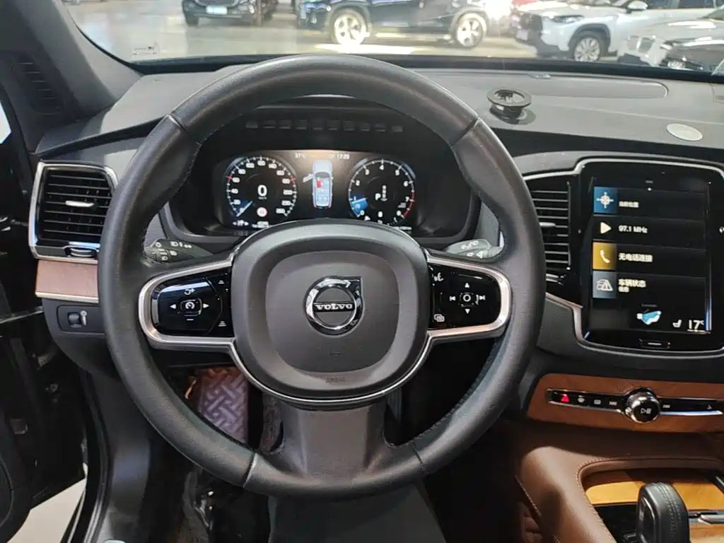 Volvo XC90 2021 B6 Luxury 7 мест