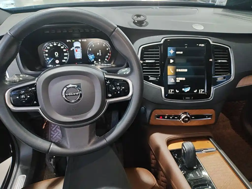 Volvo XC90 2021 B6 Luxury 7 мест