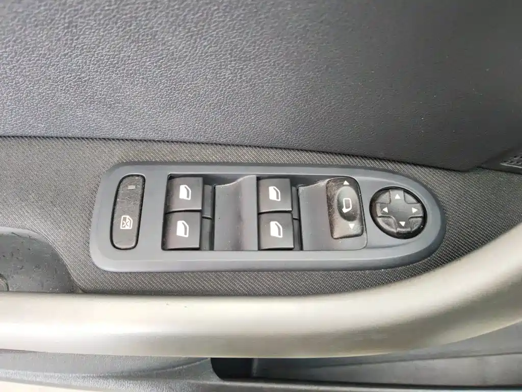 Peugeot 408 2013 2.0L AT Comfort