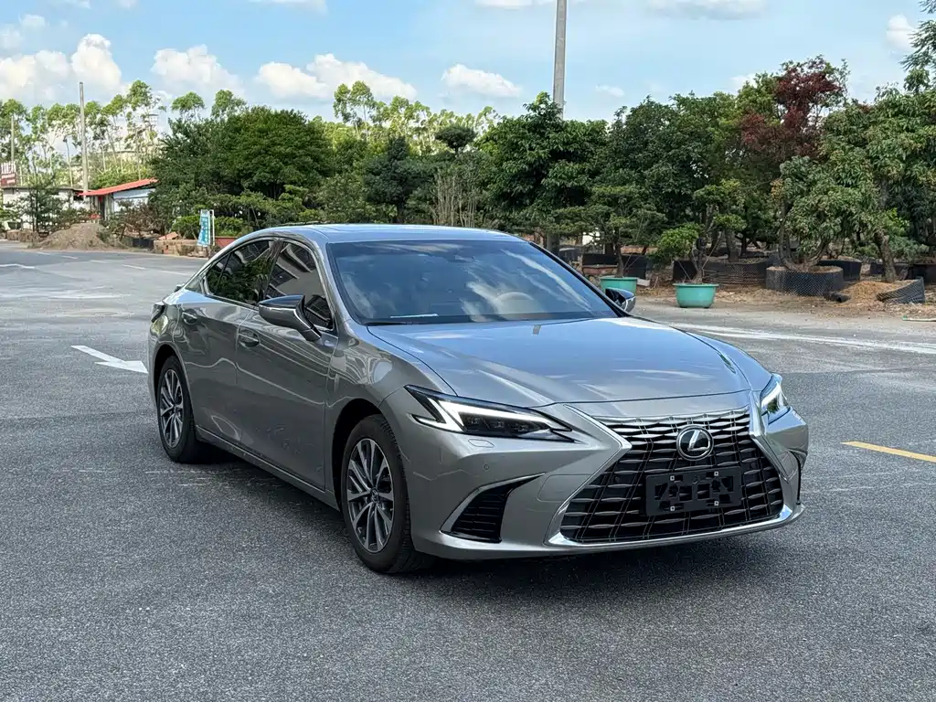 Lexus ES 2025 300h Premium