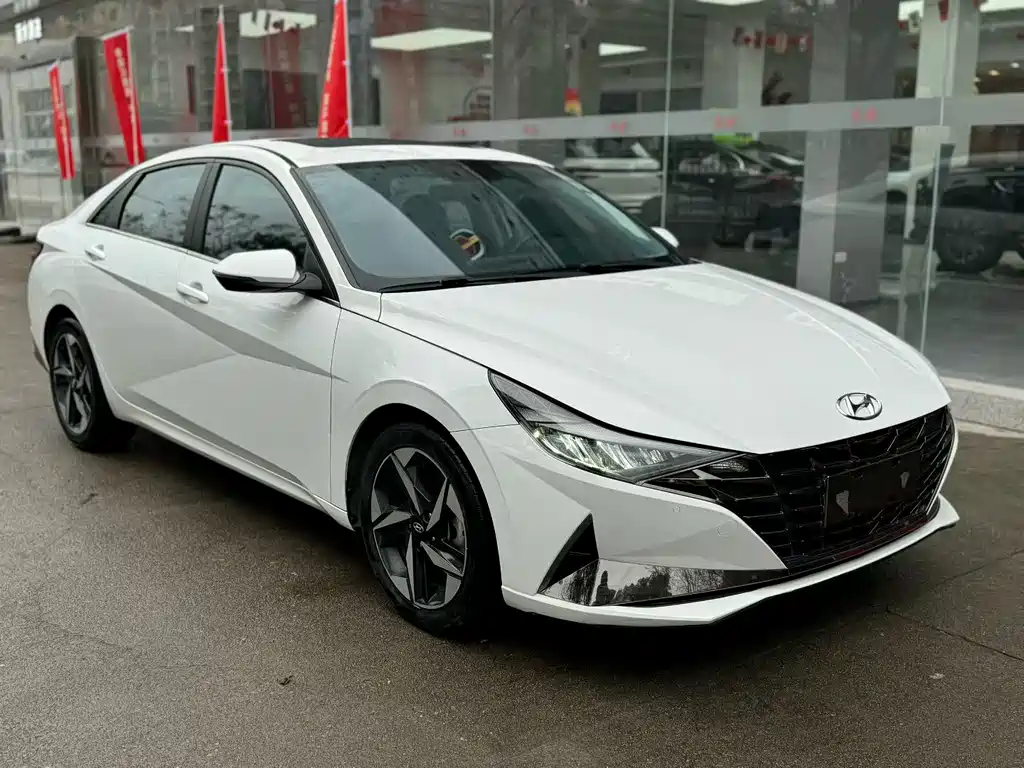 HYUNDAI ELANTRA