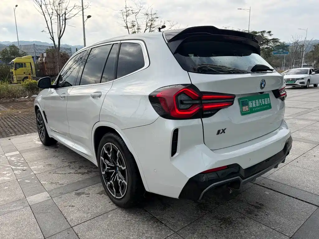 BMW iX3
