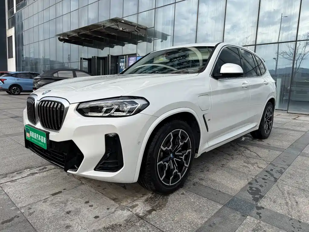 BMW iX3