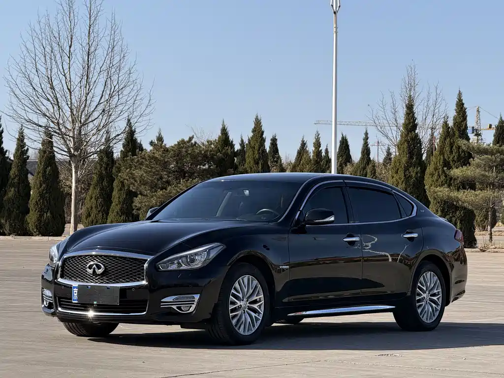 INFINITI Q70