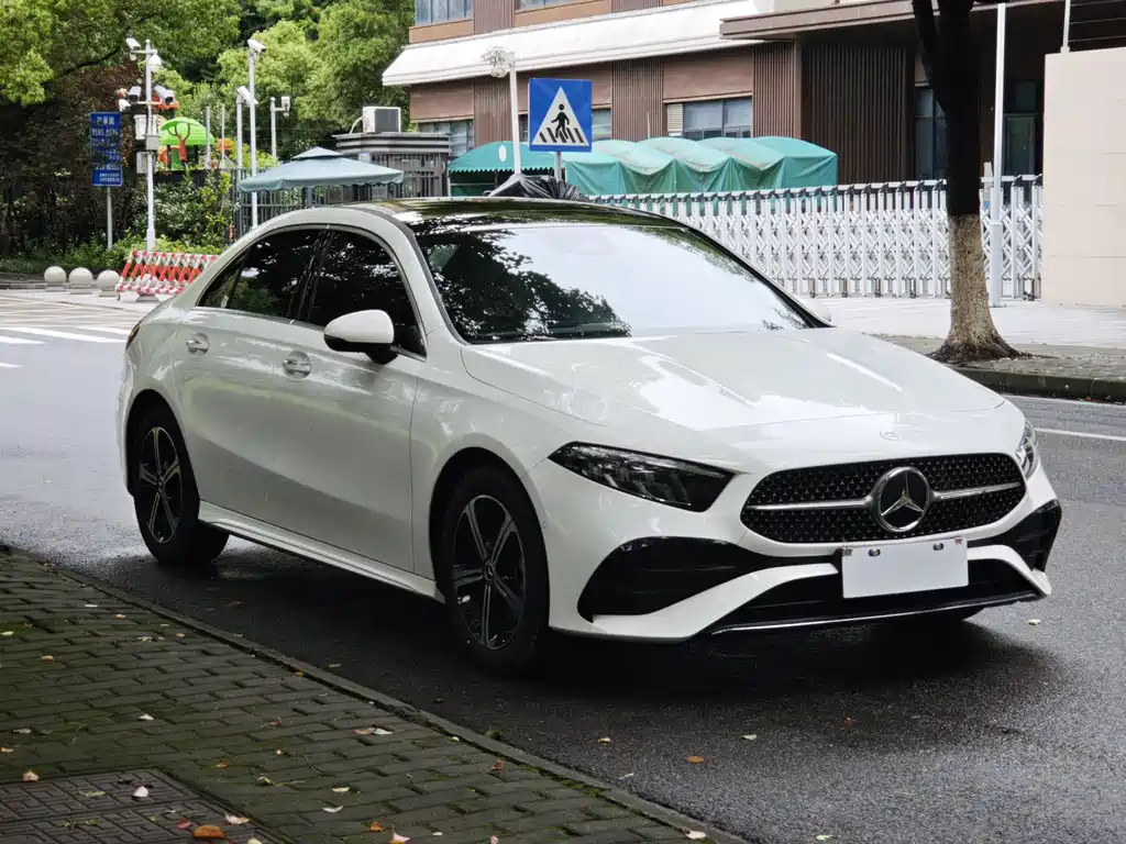 Mercedes-Benz A-Class A 2024 A 200 L Fashion