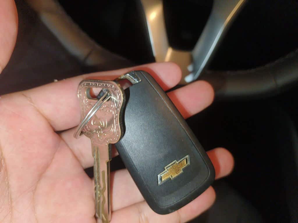 Chevrolet Monza 1.5 л 2023 г. Серебристо-серый, пробег 5500 км
