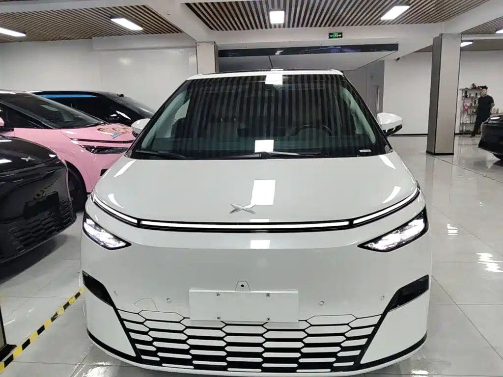 XPeng X9 — миниатюра 3