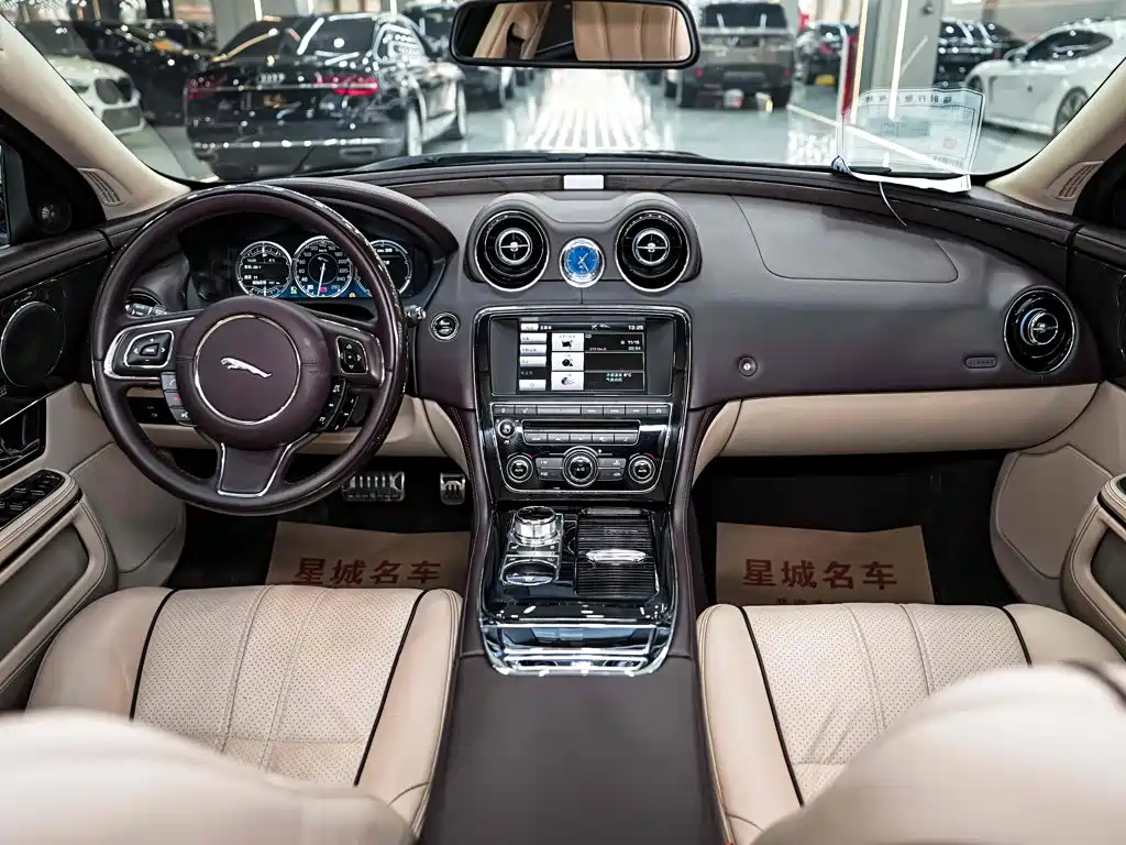 Jaguar XJ — миниатюра 3