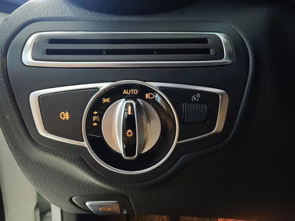Mercedes-Benz C-Class — миниатюра 14