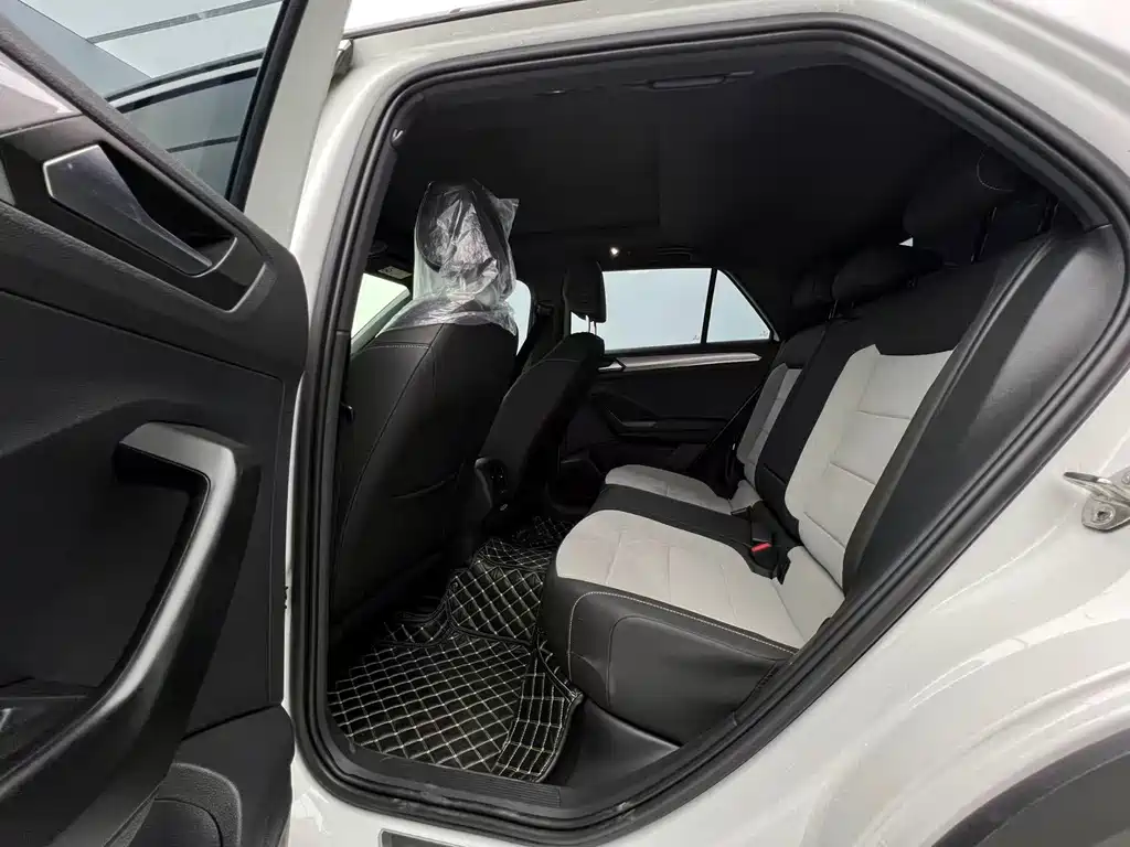 VOLKSWAGEN T ROC EXPLORING SONGS