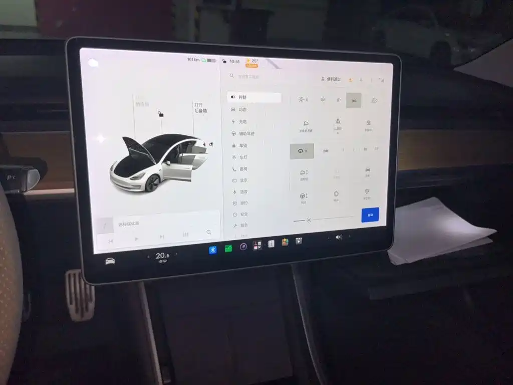Tesla Model 3 — миниатюра 7