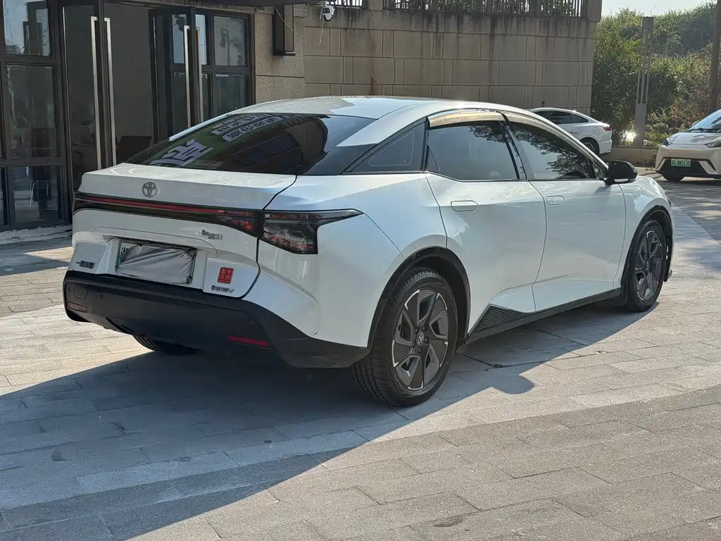 Toyota bZ3 — миниатюра 6