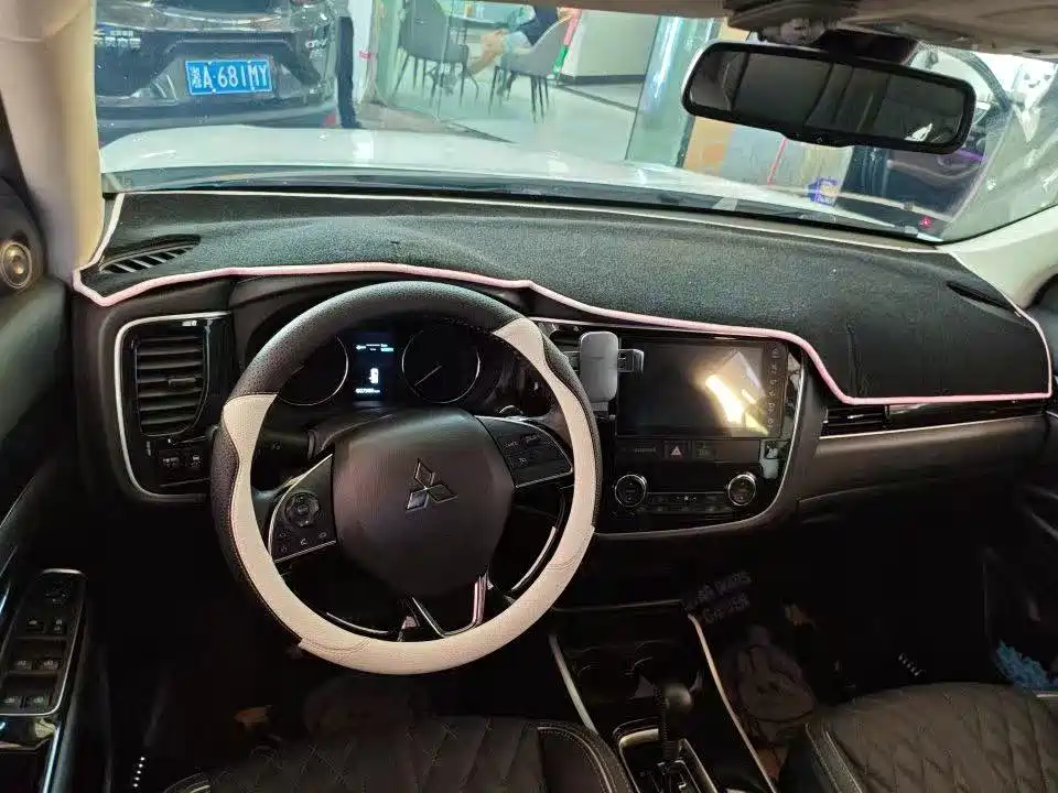 Mitsubishi Outlander — миниатюра 4