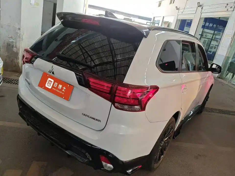 Mitsubishi Outlander — миниатюра 9