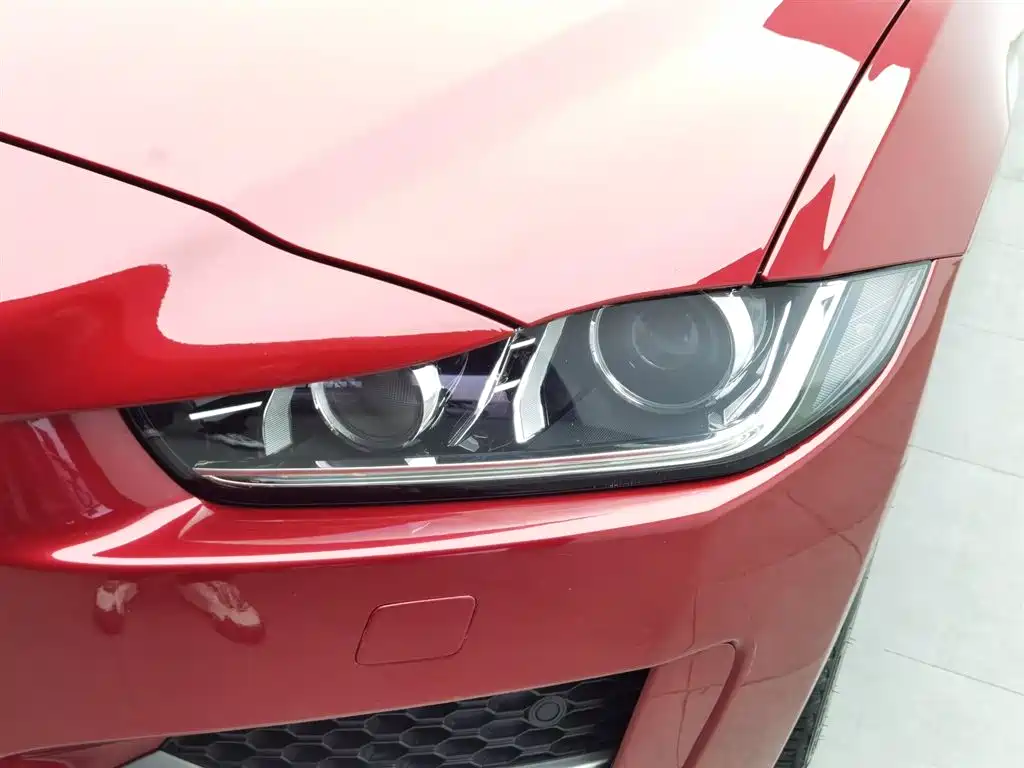 JAGUAR XE