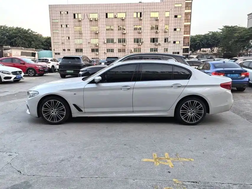 BMW 5 Series — миниатюра 5