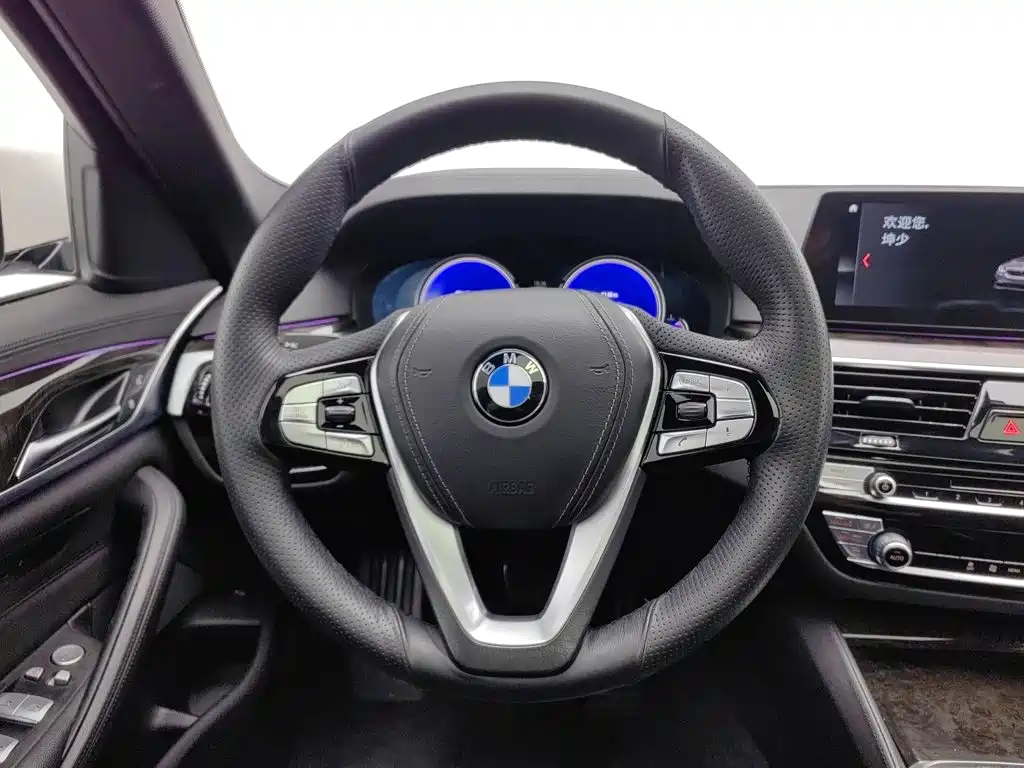 BMW 5 Series — миниатюра 11