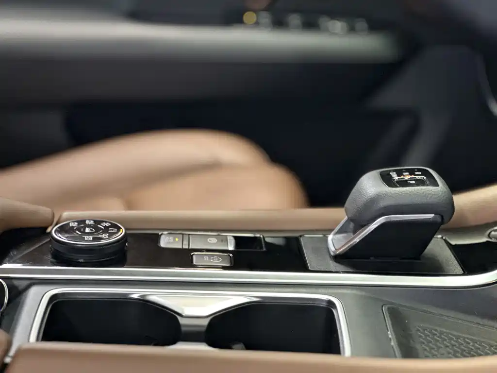 NISSAN EXPLORING THE LAND