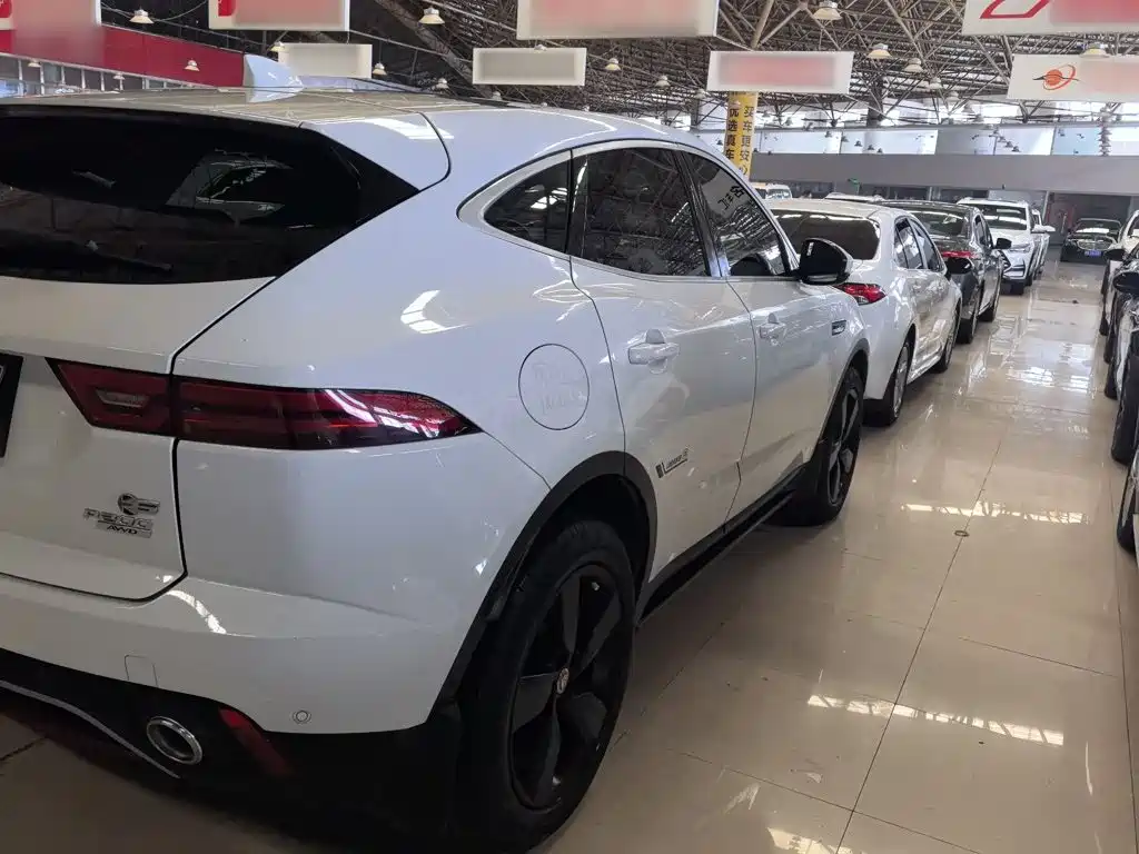Jaguar E-PACE — миниатюра 24
