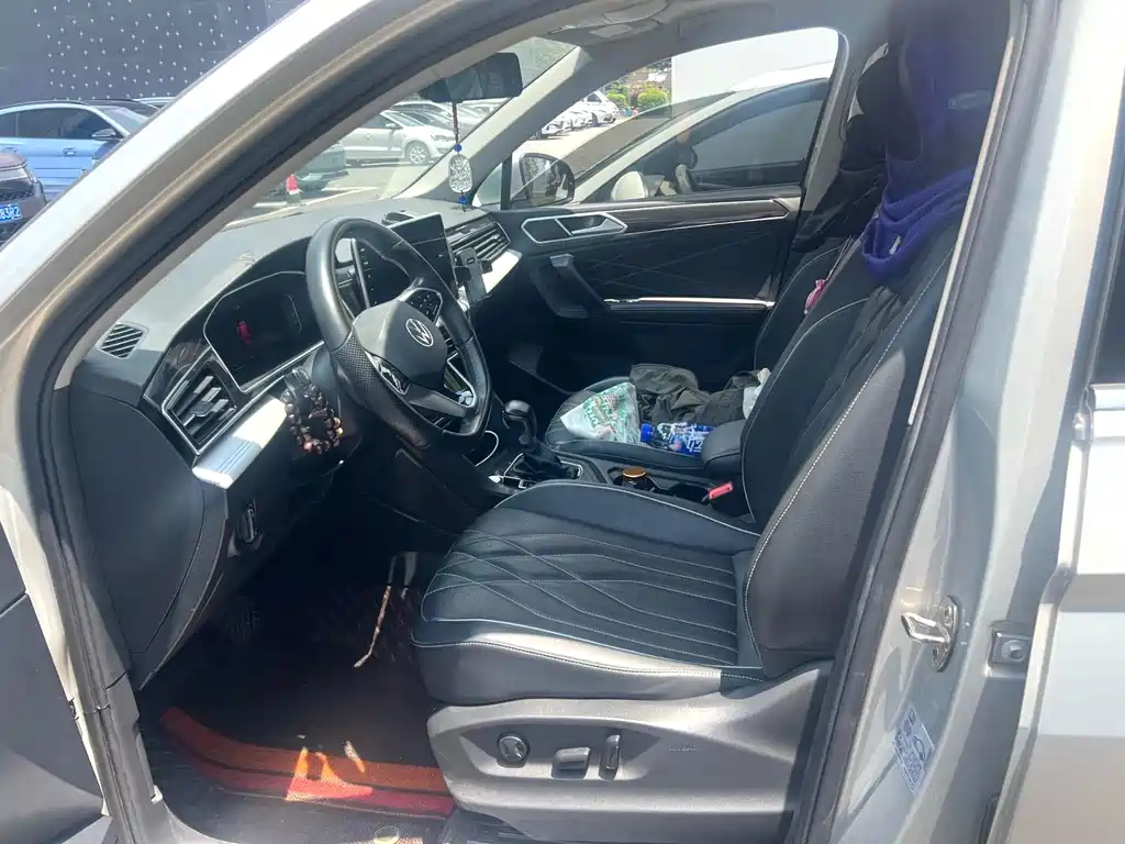 Volkswagen Tiguan L L 2022 330TSI AT Smart