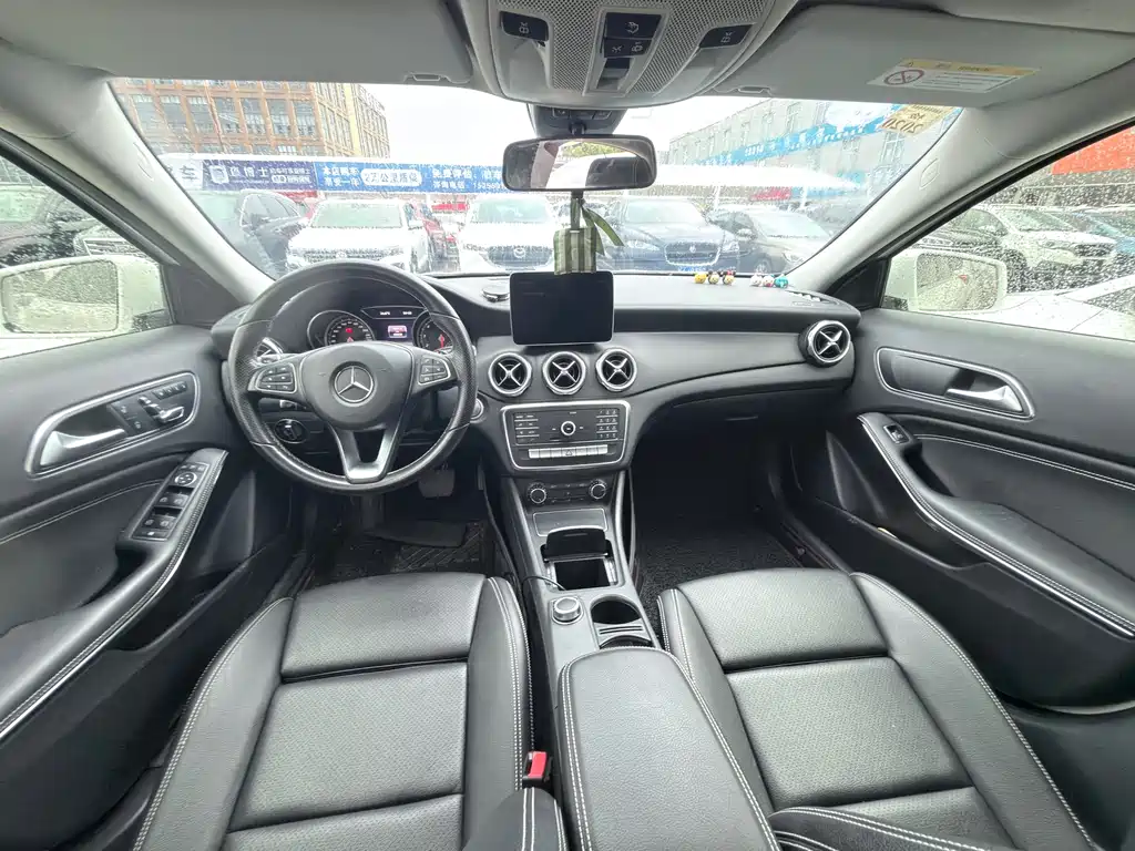 Mercedes-Benz GLA 2018 GLA 200 Fashion