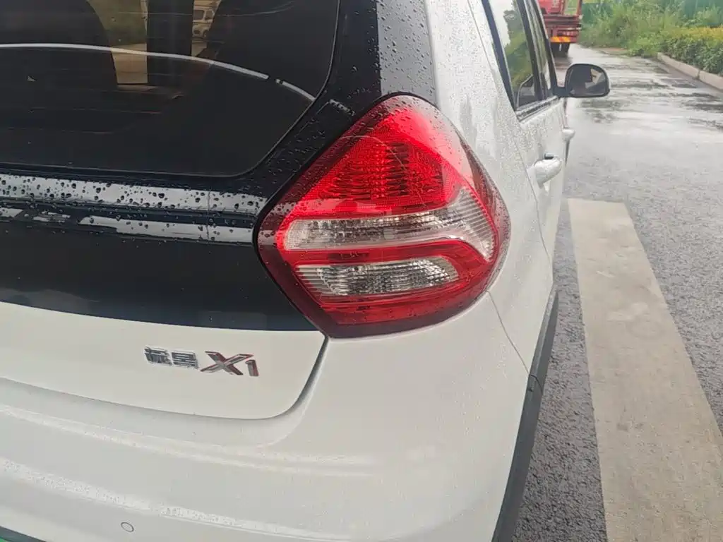 Geely X1 2017 1.3L AT