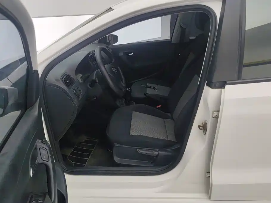 Volkswagen Polo 2016 1.4L MT