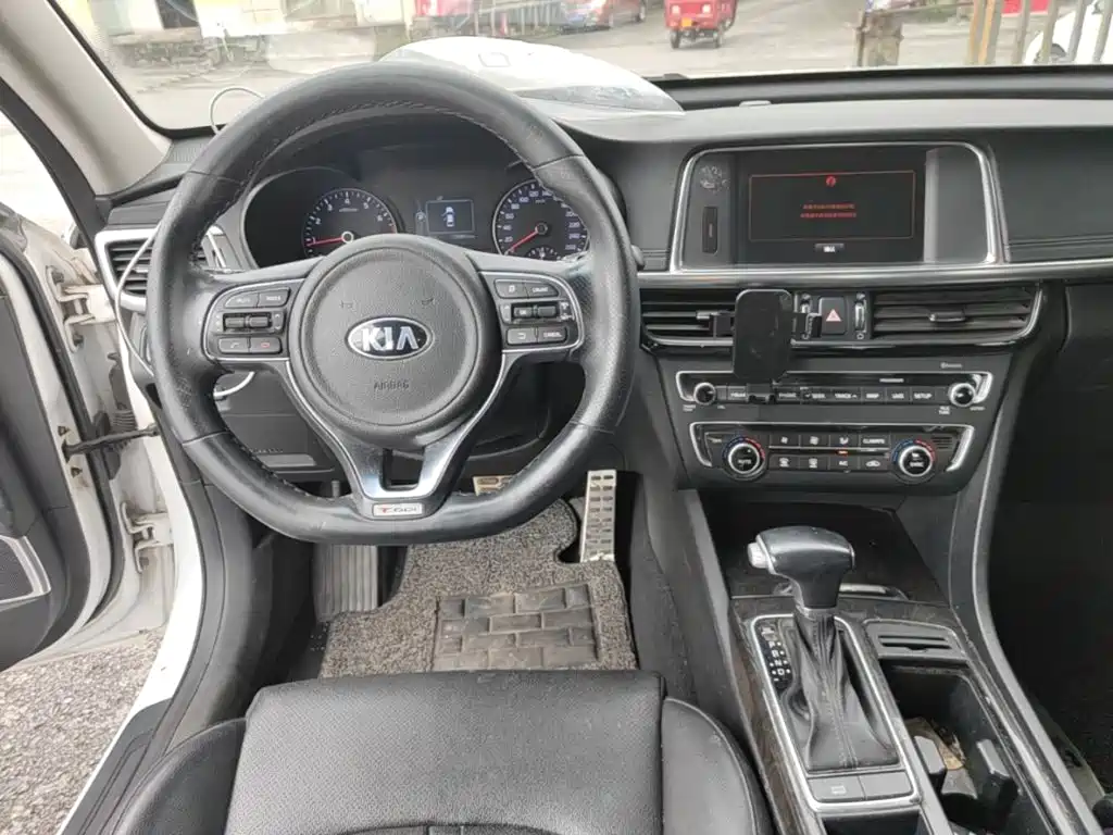 Kia K5 2016 1.6T AT LUX